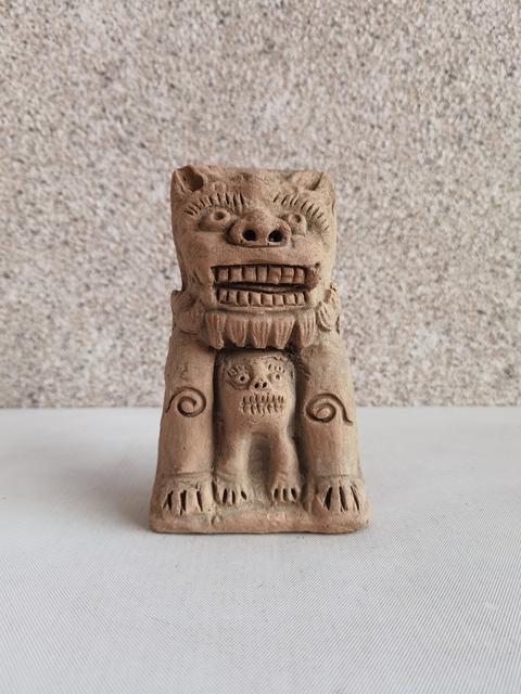 紅陶獅子拍賣，當前價格550元