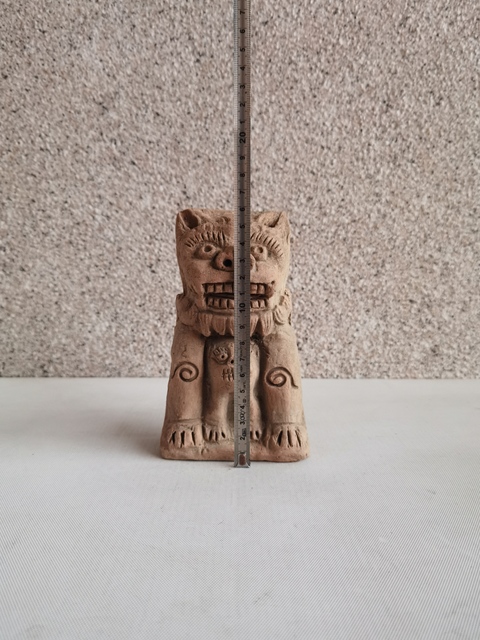 古玩陶瓷紅陶獅子拍賣，當(dāng)前價(jià)格550元
