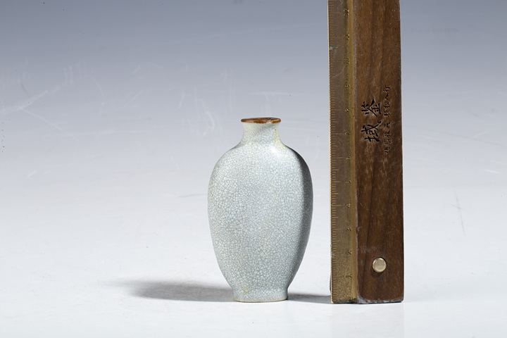 古玩陶瓷清中晚·哥釉鼻煙壺拍賣，當前價格1900元