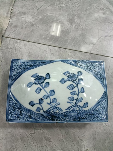 古玩陶瓷雍正青花開光花卉紋四方蓋盒拍賣,當前價格3888元