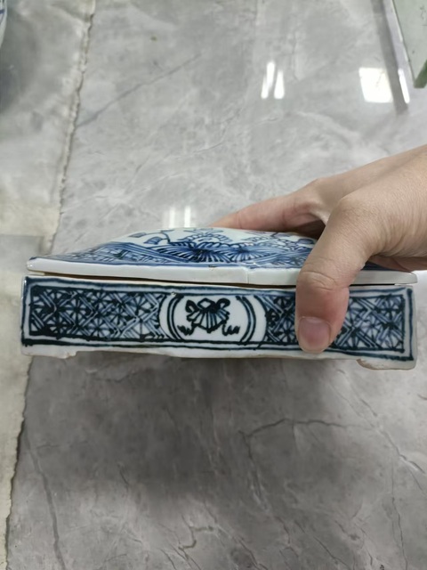古玩陶瓷雍正青花開光花卉紋四方蓋盒拍賣,當前價格3888元