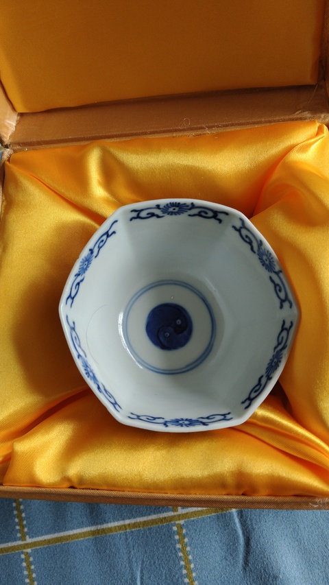 古玩陶瓷青花山水人物詩文六方杯拍賣，當前價格3980元