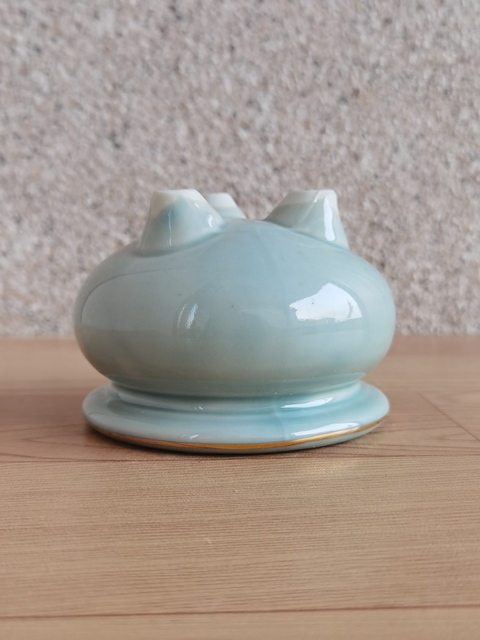 古玩陶瓷豆青釉描金花卉紋三足香爐拍賣,當前價格168元