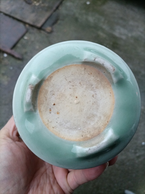 古玩陶瓷豆青釉刻花三足爐拍賣，當前價格1100元