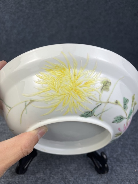 古玩陶瓷民國·細(xì)路粉彩菊花紋折沿大碗拍賣,當(dāng)前價(jià)格1280元