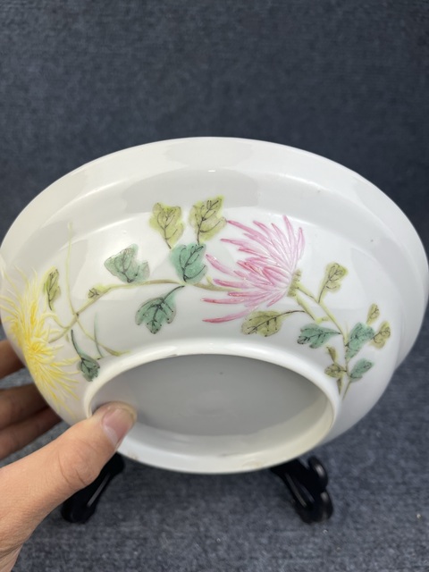 古玩陶瓷民國·細(xì)路粉彩菊花紋折沿大碗拍賣,當(dāng)前價(jià)格1280元