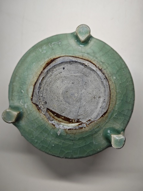 古玩陶瓷明中早期龍泉青瓷刻花香爐拍賣,當前價格7654元