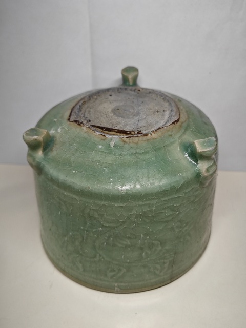 古玩陶瓷明中早期龍泉青瓷刻花香爐拍賣,當前價格7654元
