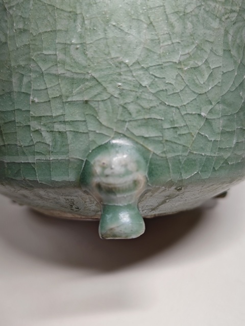 古玩陶瓷明中早期龍泉青瓷刻花香爐拍賣,當前價格7654元