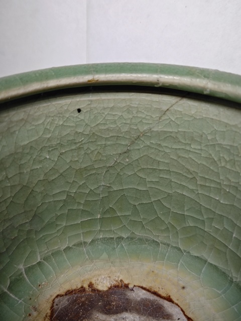 古玩陶瓷明中早期龍泉青瓷刻花香爐拍賣,當前價格7654元