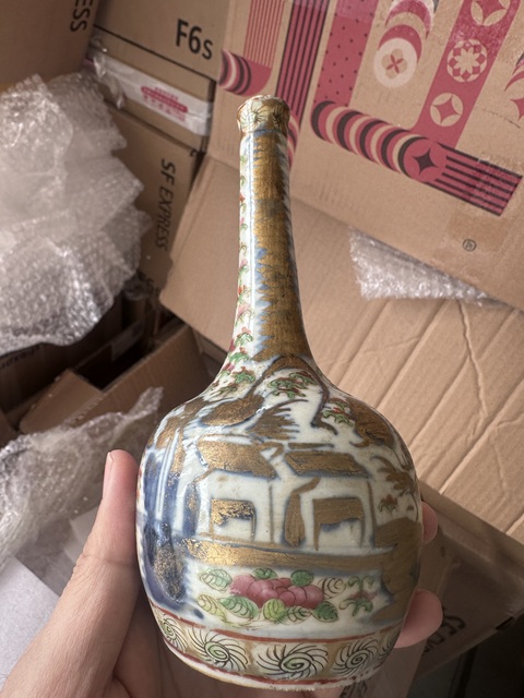 古玩陶瓷青花加彩獅紋長頸瓶拍賣，當(dāng)前價格1800元