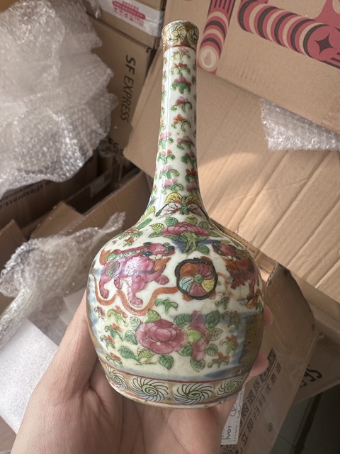 古玩陶瓷青花加彩獅紋長頸瓶拍賣，當(dāng)前價格1800元