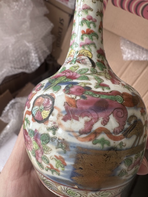 古玩陶瓷青花加彩獅紋長頸瓶拍賣，當(dāng)前價格1800元