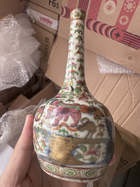 古玩陶瓷青花加彩獅紋長頸瓶拍賣，當(dāng)前價格1800元