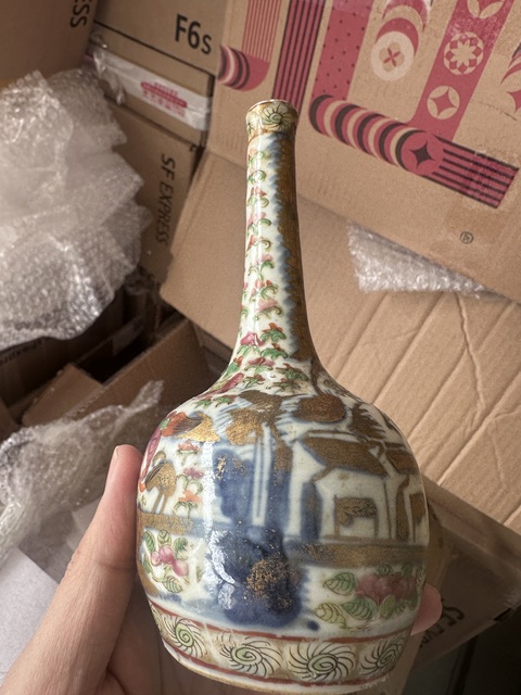 古玩陶瓷青花加彩獅紋長頸瓶拍賣，當(dāng)前價格1800元
