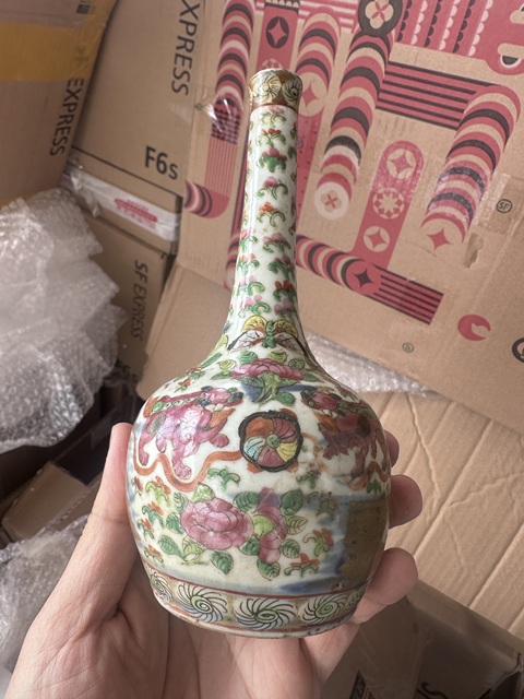 古玩陶瓷青花加彩獅紋長頸瓶拍賣，當(dāng)前價格1800元
