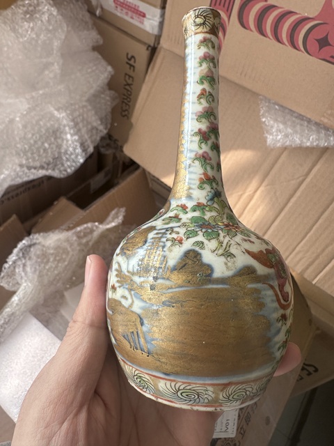 古玩陶瓷青花加彩獅紋長頸瓶拍賣，當(dāng)前價格1800元