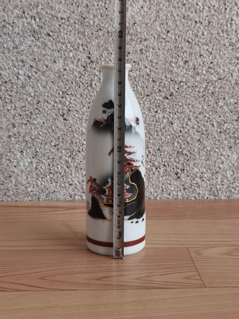 古玩陶瓷山水紋瓶拍賣(mài),當(dāng)前價(jià)格298元