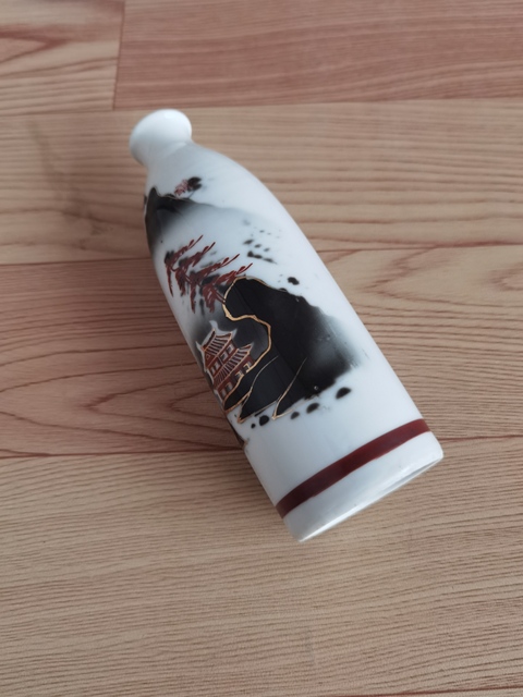 古玩陶瓷山水紋瓶拍賣(mài),當(dāng)前價(jià)格298元