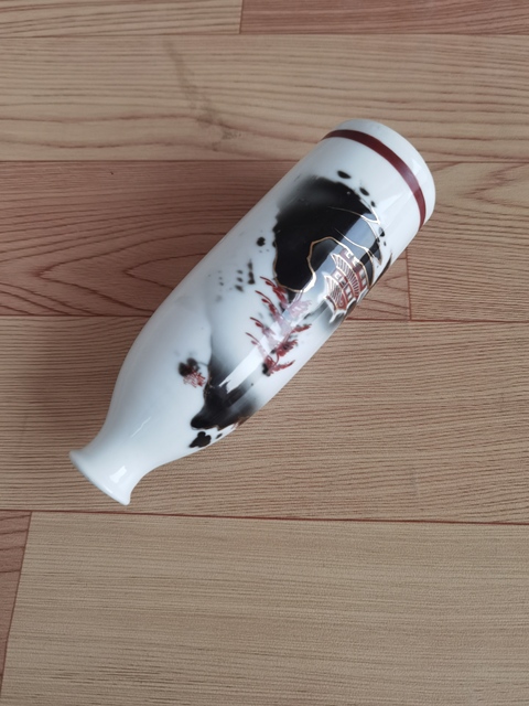 古玩陶瓷山水紋瓶拍賣(mài),當(dāng)前價(jià)格298元