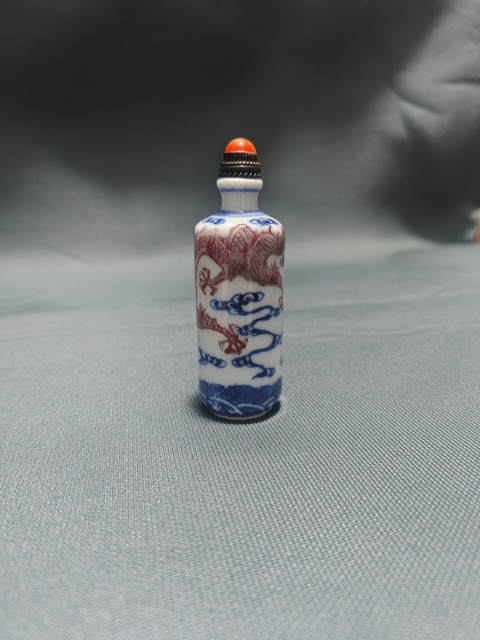 古玩陶瓷清晚·青花釉里紅云龍紋鼻煙壺拍賣，當前價格12000元