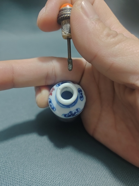 古玩陶瓷清晚·青花釉里紅云龍紋鼻煙壺拍賣，當前價格12000元
