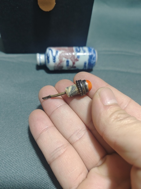 古玩陶瓷清晚·青花釉里紅云龍紋鼻煙壺拍賣，當前價格12000元