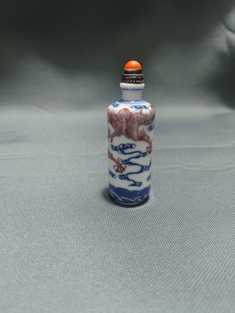 古玩陶瓷清晚·青花釉里紅云龍紋鼻煙壺拍賣，當前價格12000元