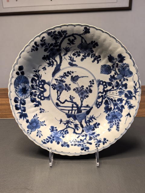 康熙翠毛藍(lán)青花花鳥紋花口菊瓣紋大盤拍賣，當(dāng)前價(jià)格3666元