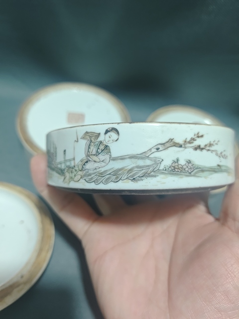 古玩陶瓷仕女紋疊盒拍賣，當前價格2200元