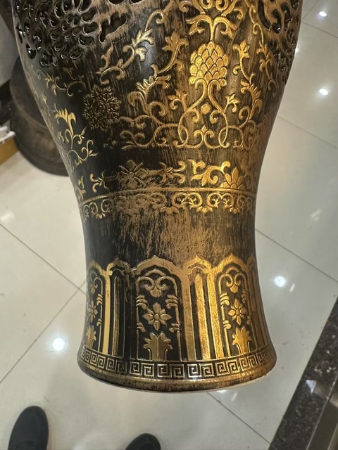 古玩陶瓷描金梅瓶拍賣，當(dāng)前價(jià)格5555元