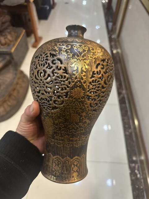 古玩陶瓷描金梅瓶拍賣，當(dāng)前價(jià)格5555元