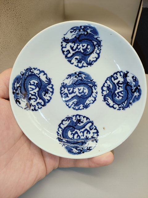古玩陶瓷清中期道光年制,五龍團紋青花折沿盤拍賣,當前價格999元