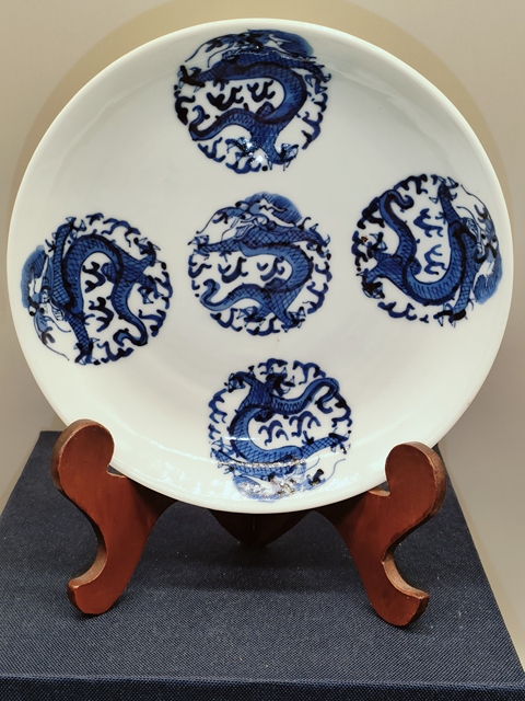 古玩陶瓷清中期道光,五龍團紋青花折沿盤拍賣,當前價格1800元