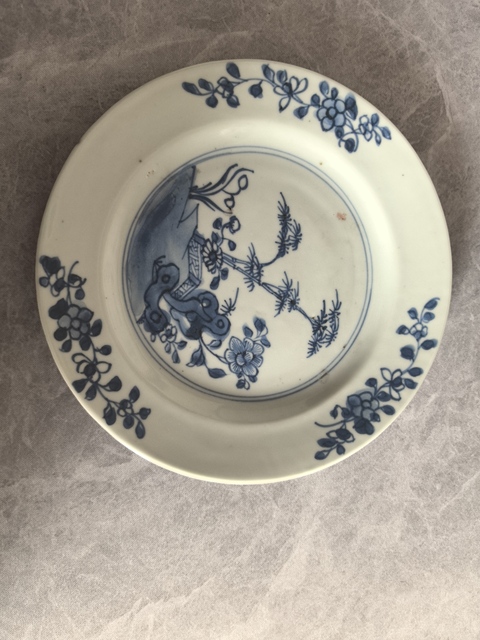 古玩陶瓷花卉洞石欄桿青花盤拍賣,當前價格800元