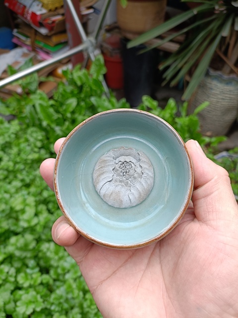 古玩陶瓷館藏級(jí)南宋龍泉官窯青瓷紫口鐵胎直壁盞拍賣，當(dāng)前價(jià)格8800元