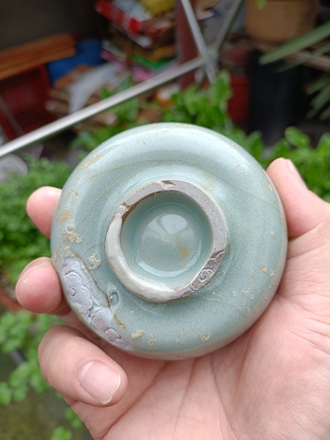 古玩陶瓷館藏級(jí)南宋龍泉官窯青瓷紫口鐵胎直壁盞拍賣，當(dāng)前價(jià)格8800元