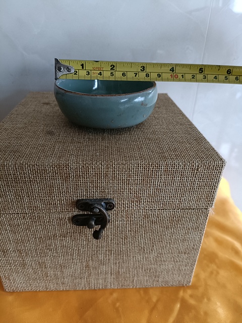 古玩陶瓷館藏級(jí)南宋龍泉官窯青瓷紫口鐵胎直壁盞拍賣，當(dāng)前價(jià)格8800元
