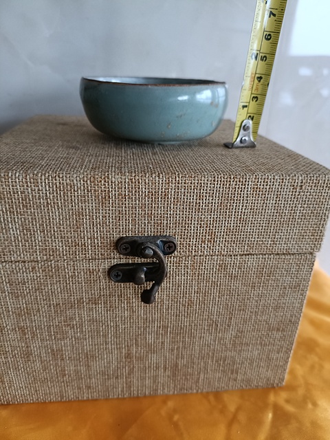 古玩陶瓷館藏級(jí)南宋龍泉官窯青瓷紫口鐵胎直壁盞拍賣，當(dāng)前價(jià)格8800元