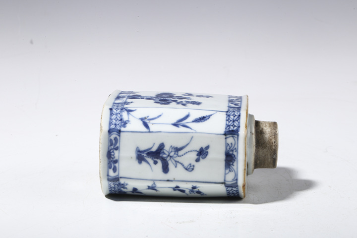 古玩陶瓷清康熙·青花花卉紋八方茶葉罐拍賣，當前價格3890元