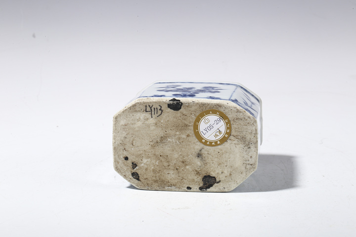 古玩陶瓷清康熙·青花花卉紋八方茶葉罐拍賣，當前價格3890元