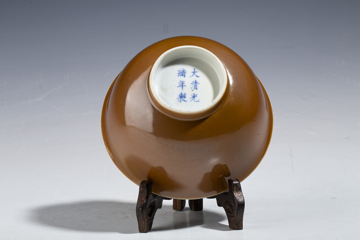 古玩陶瓷清光緒官窯紫金釉碗(官)拍賣,當前價格12888元