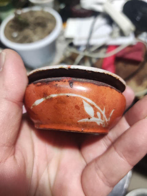 古玩陶瓷清代**紅釉留白花卉紋印泥盒拍賣(mài)，當(dāng)前價(jià)格1888元