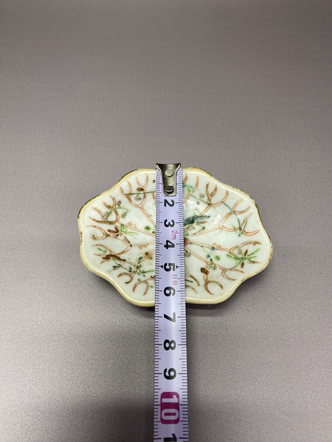 古玩陶瓷清晚期飛黃騰達豆青釉粉彩花口盤拍賣，當前價格1360元