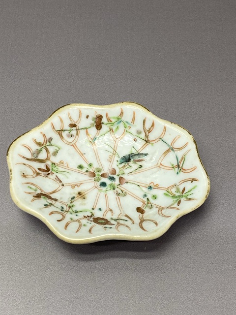 古玩陶瓷清晚期飛黃騰達豆青釉粉彩花口盤拍賣，當前價格1360元