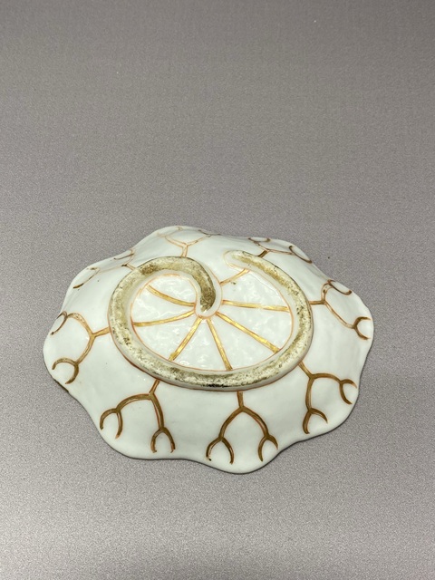 古玩陶瓷清晚期飛黃騰達豆青釉粉彩花口盤拍賣，當前價格1360元