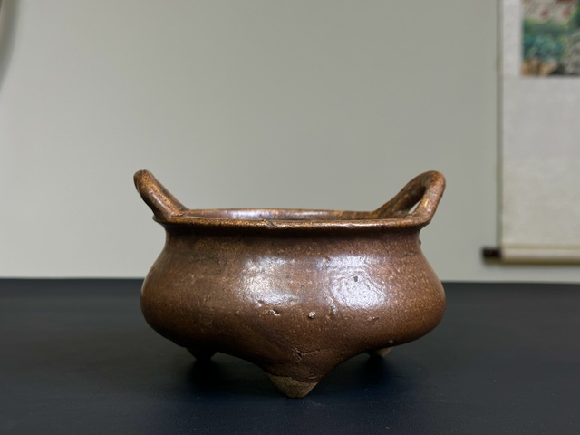 古玩陶瓷清·鐵銹釉沖耳爐拍賣,當(dāng)前價(jià)格3000元