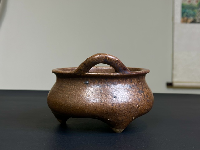 古玩陶瓷清·鐵銹釉沖耳爐拍賣,當(dāng)前價(jià)格3000元