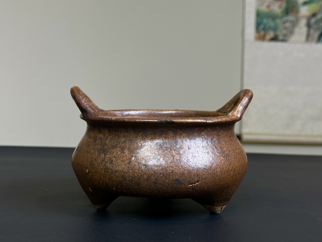 古玩陶瓷清·鐵銹釉沖耳爐拍賣,當(dāng)前價(jià)格3000元