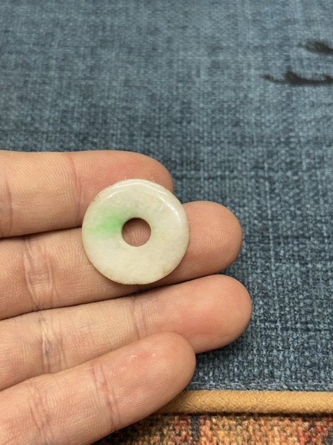 古玩陶瓷清代翡翠平安扣拍賣,當前價格189元